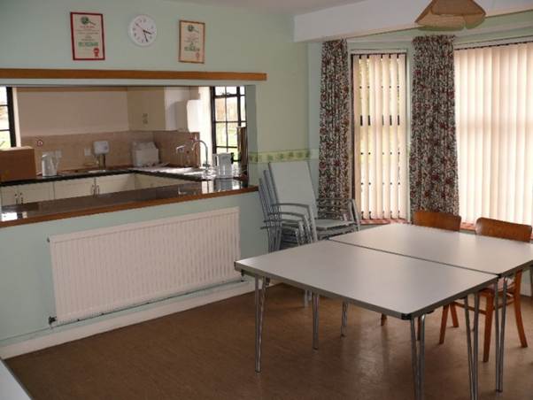 A room with tables and chairs
AI-generated content may be incorrect.